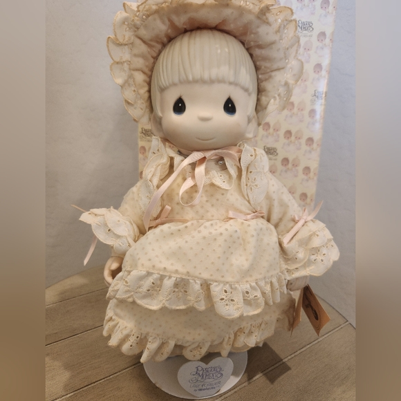 Precious Moments Toys Vintage 984 Precious Moments Doll Kristy With